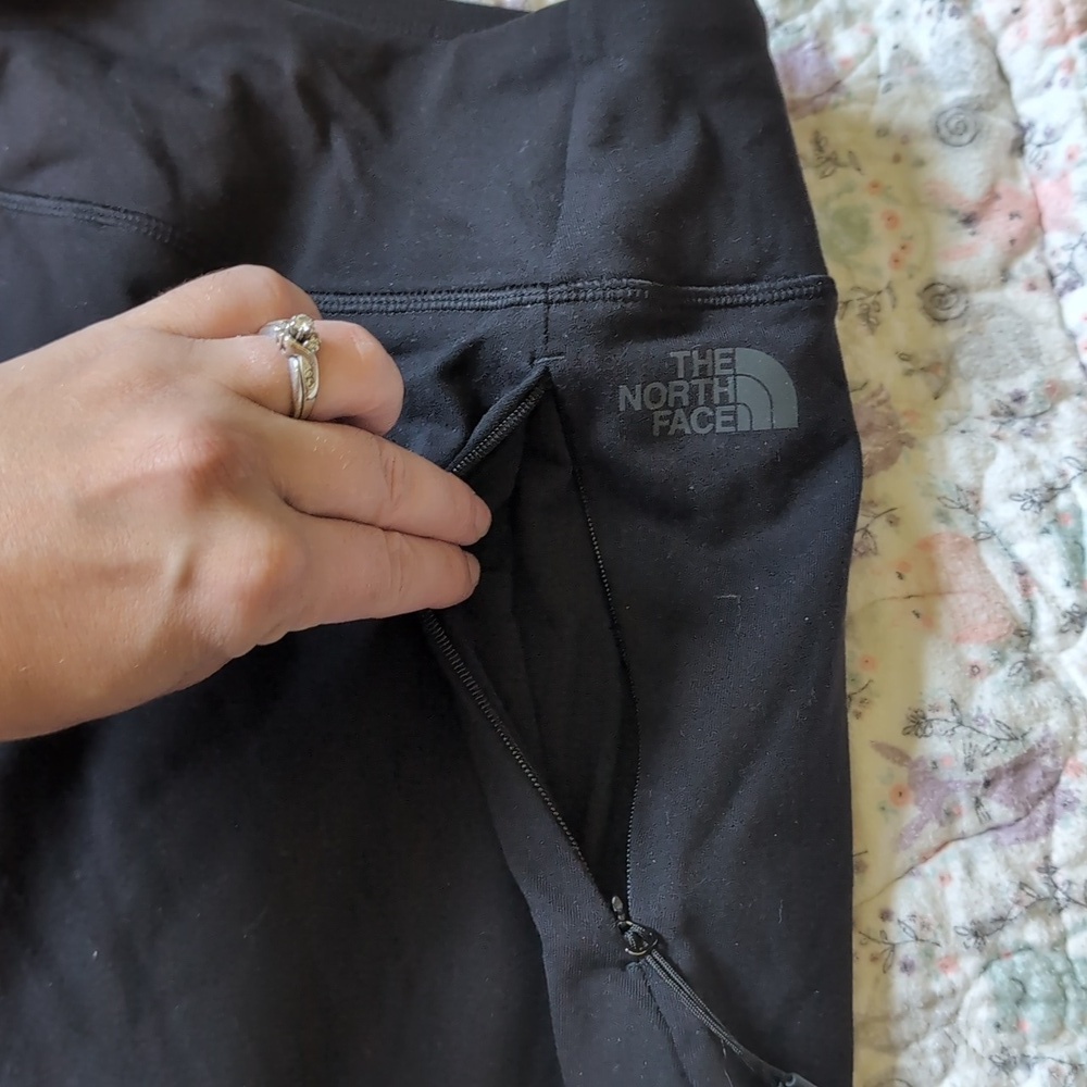 The North Face Women's Black Skort - Picture 4 of 8